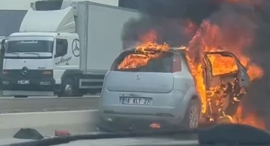 İnegöl'de seyir halindeki otomobil alev topuna döndü