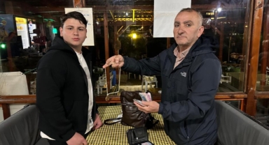 İznik'li esnaf altın dolu çantayı sahibine teslim etti