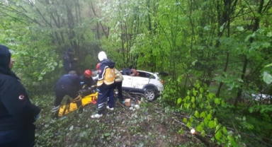 Kontrolden çıkan SUV ormana uçtu: 1 ölü, 3 yaralı