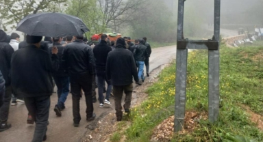 Köstebek tabancası ile can veren genç toprağa verildi