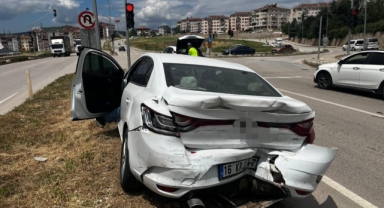 Minibüs ile otomobil çarpıştı : 1 yaralı