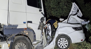 Orhangazi'de tır otomobili biçti: 1 ölü, 1 yaralı
