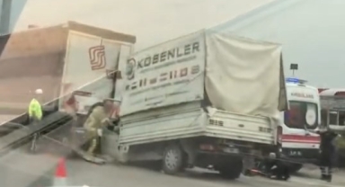 Sıkışan sürücüyü ekipler kurtardı