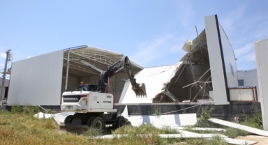 Yaylacık’ta kaçak depo yıkıldı