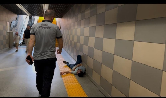 Alkol'ün etkisiyle metro istasyonunda sızıp kaldı