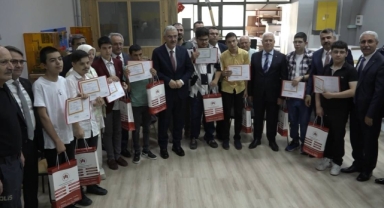 Bursa'da 656 bin 200 öğrenci karne heyecanı yaşadı