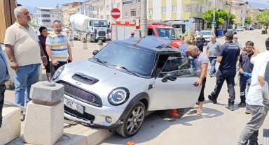 Direksiyon başında nöbet geçirdi, bariyerlere çarptı