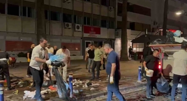 İzmir'de biriken çöpleri Başkan Cemil Tugay topladı