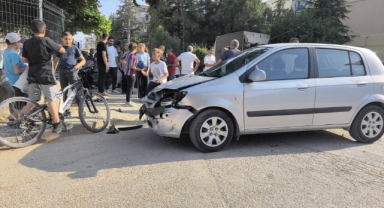 Otomobille motosiklet çarpıştı: 1 ağır yaralı