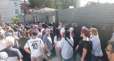 Sınava giren çocuklarını görmek için yarıştılar