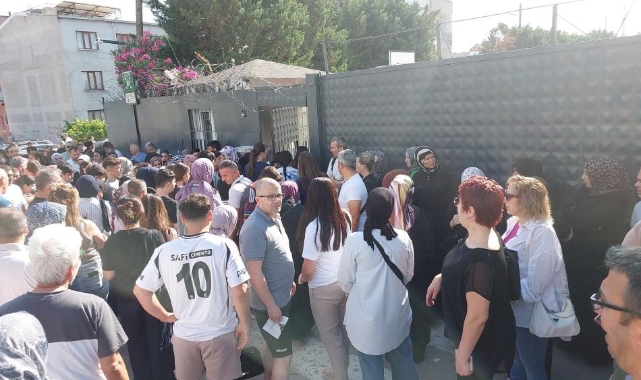 Sınava giren çocuklarını görmek için yarıştılar