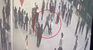 Su sıçratan Öğrenciye öğretmenden meydan dayağı!
