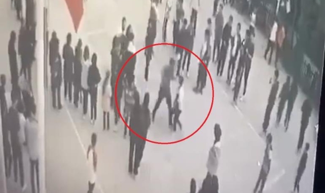 Su sıçratan Öğrenciye öğretmenden meydan dayağı!