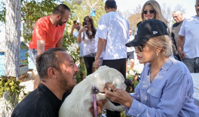 Süperstar Ajda'dan Bursa'da barınak ziyareti