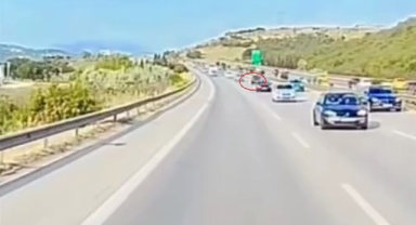 Trafiği tehlikeye düşüren sürücü kameraya yakalandı