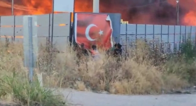 Yanan fabrikadan Türk bayrağını böyle kurtardı