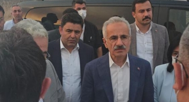 Bakan Uraloğlu yangın bölgesinde