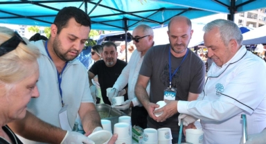 Başkan Şadi Özdemir’den aşure ikramı