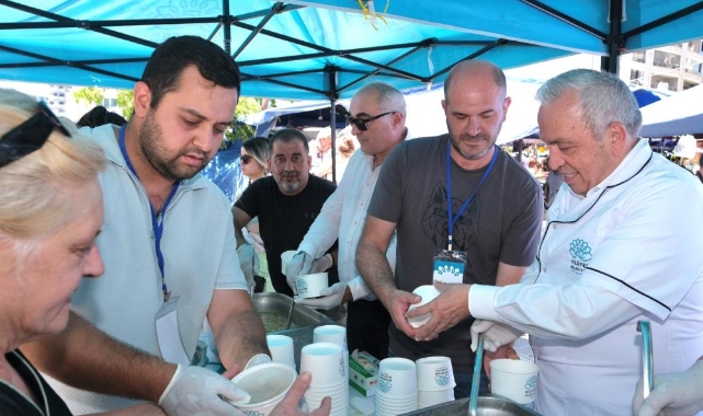 Başkan Şadi Özdemir’den aşure ikramı