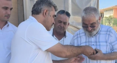 Bulduğu içi para dolu cüzdanı sahibine teslim etti