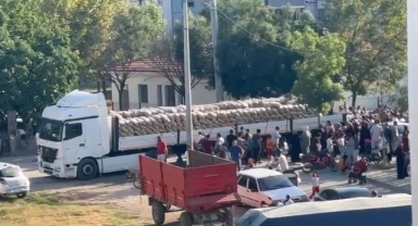 Bursa'da bir hayırsever ücretsiz 30 ton patates dağıttı