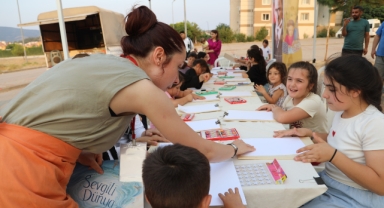 Çocukları gülümsetiyor, yaraları birlikte sarıyoruz