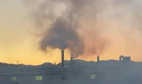 Demirtaş'ta fabrika bacaları zehir saçıyor