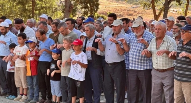 Eller yağmur ve orman yangınları için semaya açıldı