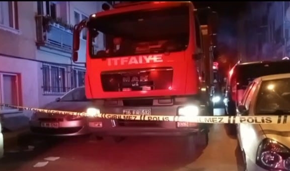 Gece yarısı mahalleyi ayağa kaldıran yangın