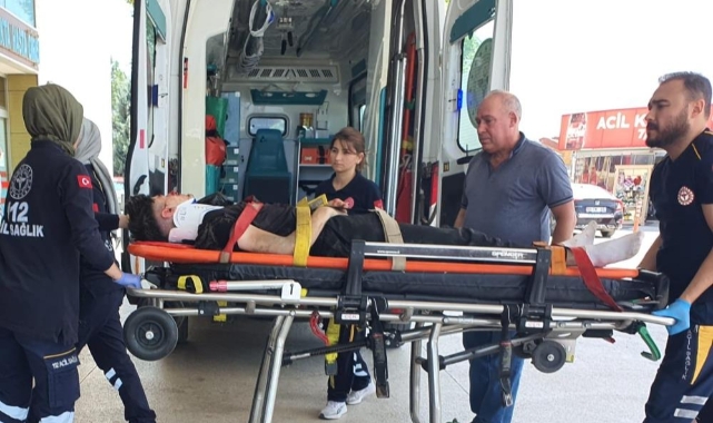 İnegöl'de motosiklet dolmuş durağına daldı