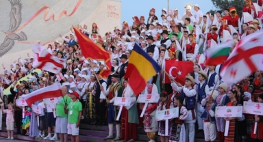 Karagöz Halkdansları Topluluğu Üsküp'ü fethetti