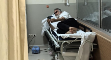 Kendisini ısıran yılanı poşete koyup acile geldi
