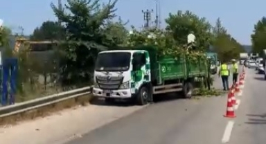 Kestel'de kontrolden çıkan tır devrildi