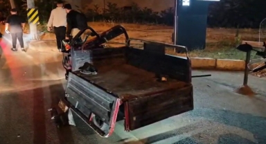 Otomobil elektrikli motosiklete çarptı: 3 yaralı
