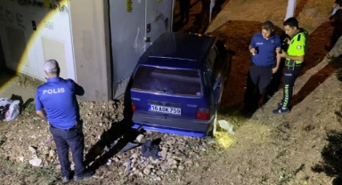 Otomobil şarampole uçup trafoya çarptı