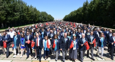 Rotaryenler yeni döneme Ankara'da Ata'ya saygıyla başladı