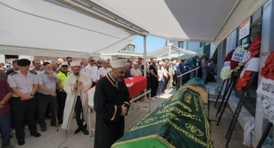 Trafik kazasında hayatını kaybede aile toprağa verildi