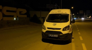 Yol kenarında alkol alırken, av tüfeğiyle vuruldu