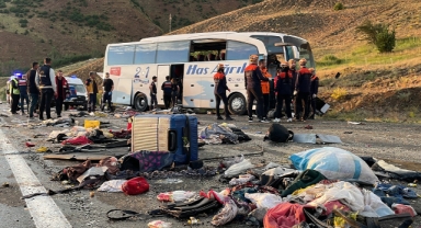 Yolcu otobüsü dağ yamacına çarptı: 4 ölü, 33 yaralı