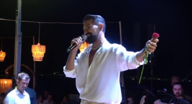 20 yıl sonra ilk sahneye çıktığı mekana geri döndü