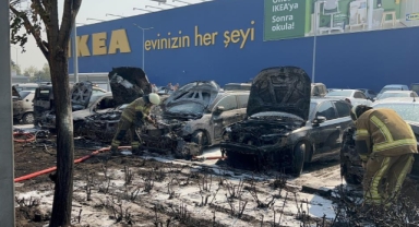 AVM otoparkında yangın: 6 araç kül oldu