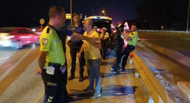 Bariyerlere çarpan sürücü ekiplerine zor anlar yaşattı