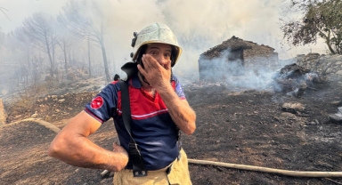 Bergama’da orman yangını: Alevler evlere sıçradı