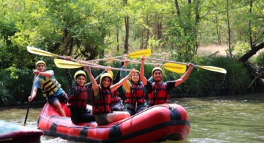 Bursa’da gençler rafting heyecanı yaşadı