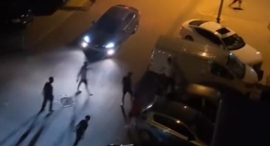 Bursa'da mahallenin gençleri bir birine girdi