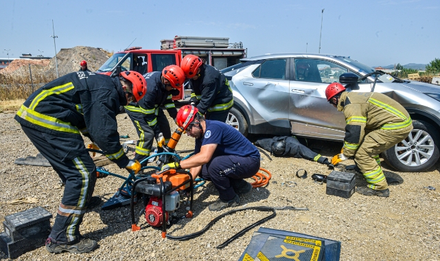 Bursa itfaiyesinden nefes kesen tatbikat