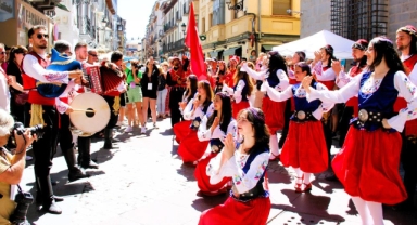 BUÜ halk oyunları topluluğundan Avrupa'da başarı