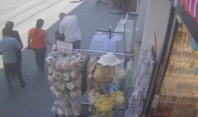 Cadde üzerindeki hırsızlık kamerada