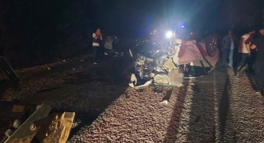 Çanakkale'de iki araç kafa kafaya çarpıştı: 6 ölü