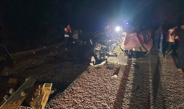 Çanakkale'de iki araç kafa kafaya çarpıştı: 6 ölü